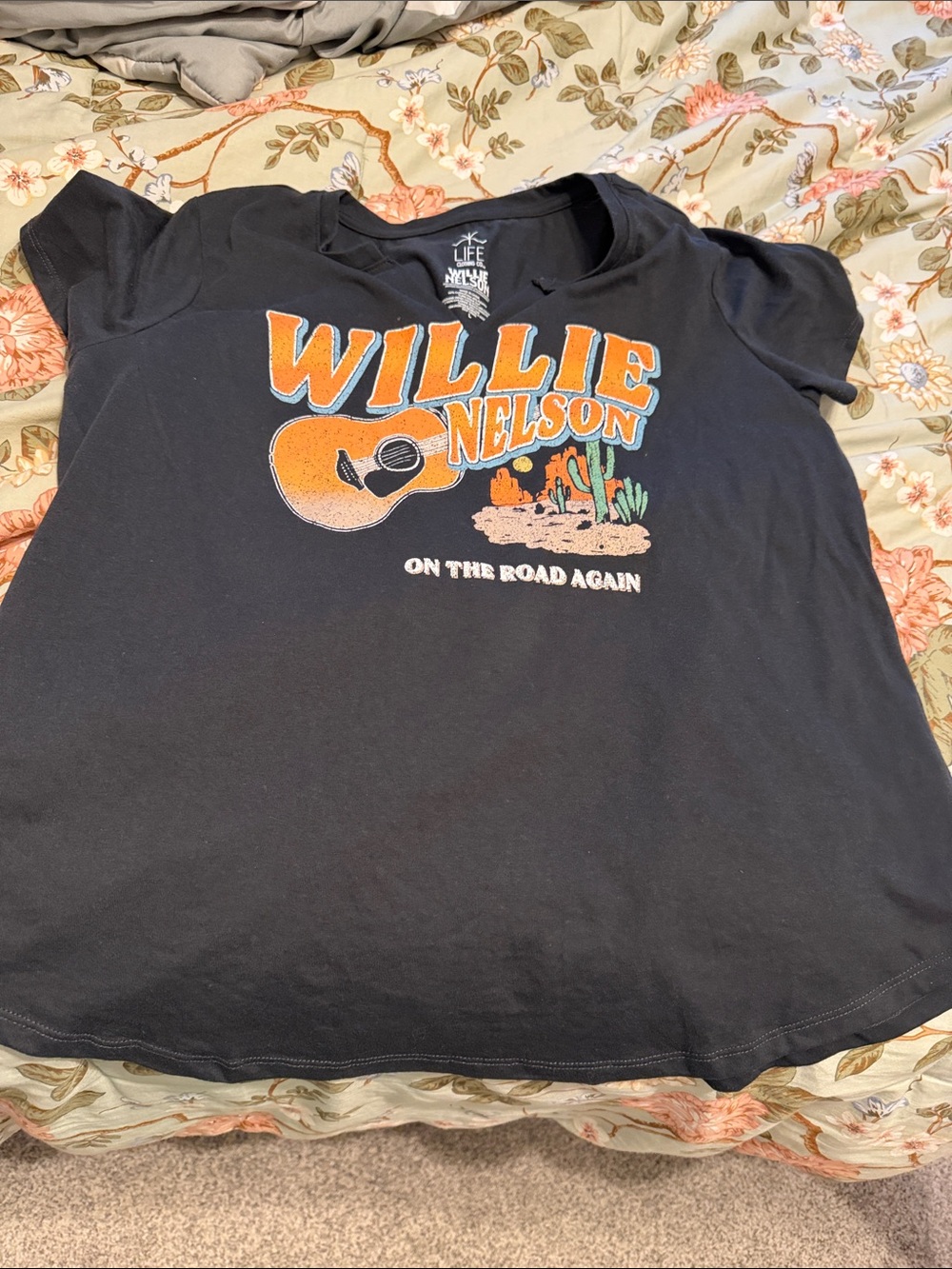 Maurice’s graphic tee Willie Nelson size  large